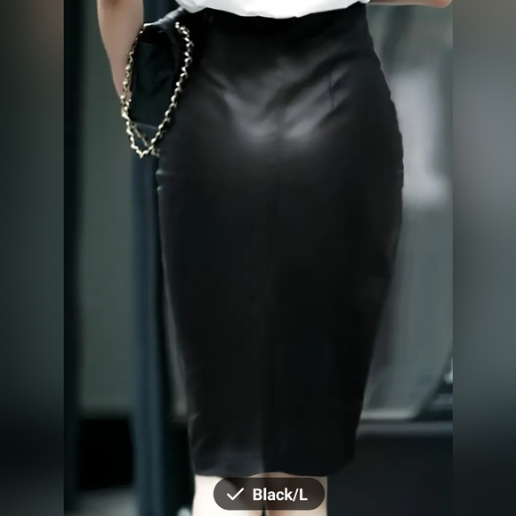 Elegant Black Pencil Skirt - Picture 2 of 4